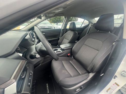 Used 2025 Nissan Altima 2.5 SV image 31