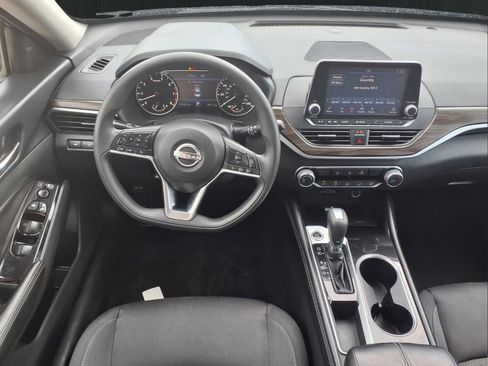 Used 2023 Nissan Altima 2.5 SV FWD image 16
