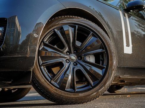 Used 2023 Land Rover Range Rover Long Wheelbase SE image 18