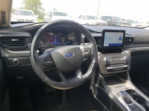 Used 2020 Ford Explorer XLT AWD/4WD image 19