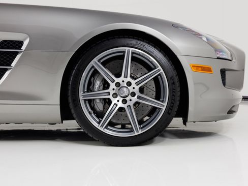 Used 2011 Mercedes-Benz SLS AMG Coupe image 14