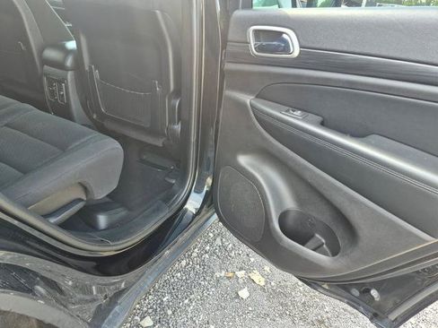 Used 2020 Jeep Grand Cherokee Laredo AWD/4WD image 7
