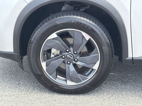 Used 2025 Nissan Rogue SV FWD image 11