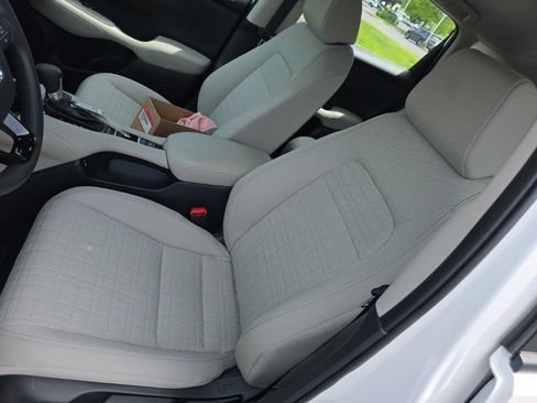 Used 2025 Honda HR-V LX image 10