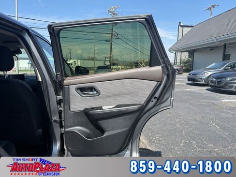 Used 2023 Nissan Rogue SV image 15