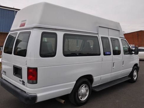 Used 2014 Ford E-250 and Econoline 250 Extended w/ Power Group RWD image 9
