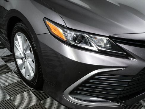Used 2022 Toyota Camry LE FWD image 33