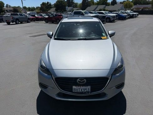 Used 2018 MAZDA MAZDA3 Grand Touring w/ Premium Equipment Package FWD image 5