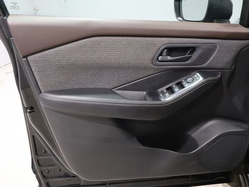 Used 2022 Nissan Rogue S image 13