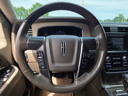 Used 2015 Lincoln Navigator 2WD image 13