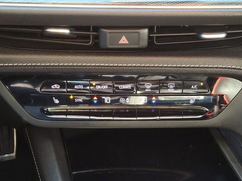 Used 2023 Buick Envision Essence w/ Technology Package I image 32