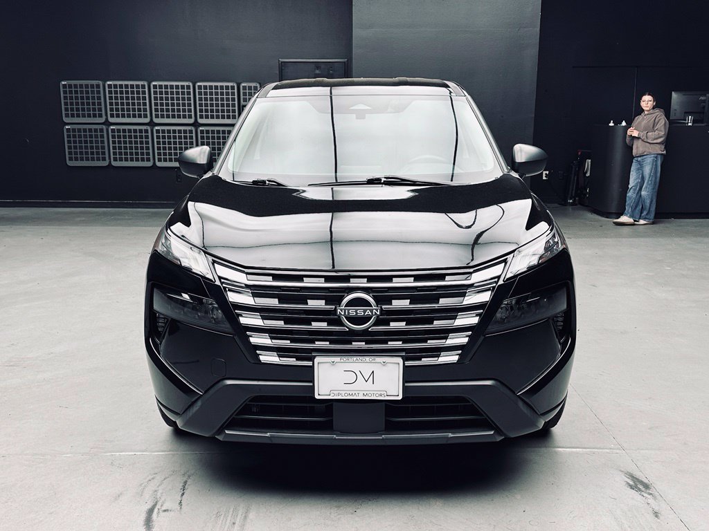 Used 2024 Nissan Rogue S AWD/4WD image 11