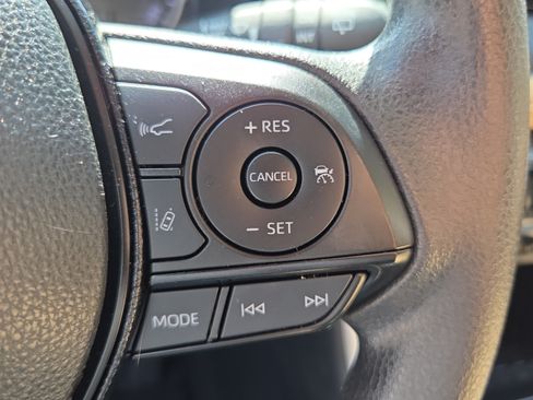 Used 2021 Toyota RAV4 XLE w/ Convenience Package FWD image 26