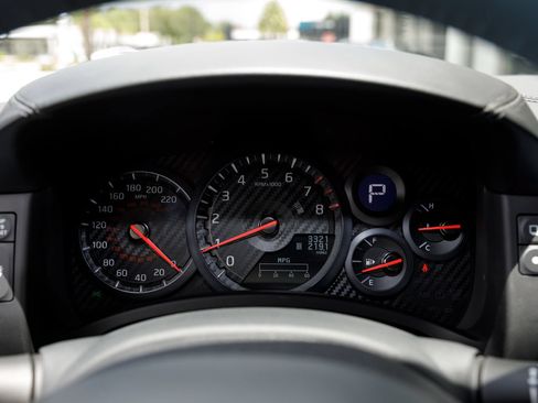 Used 2024 Nissan GT-R AWD/4WD image 38