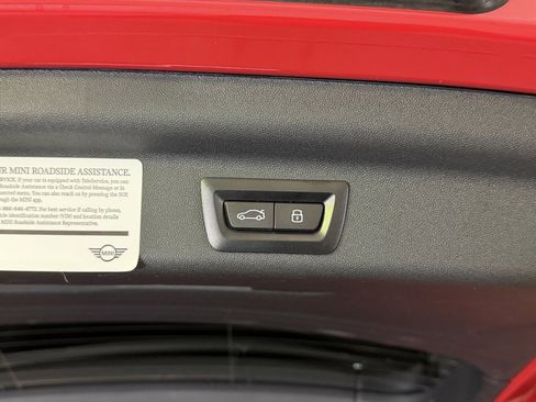 Used 2025 MINI Cooper Countryman SE w/ Comfort Package Max image 17