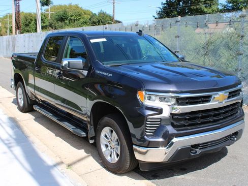 Used 2023 Chevrolet Silverado 1500 LT AWD/4WD image 4