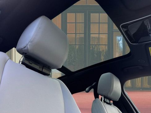 New 2026 Land Rover Range Rover Velar Dynamic SE image 14