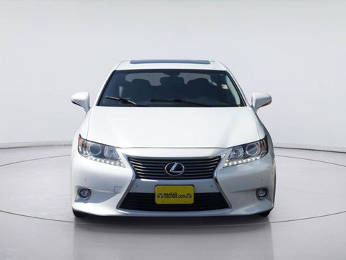 Used 2014 Lexus ES 350 w/ Luxury Package FWD image 3