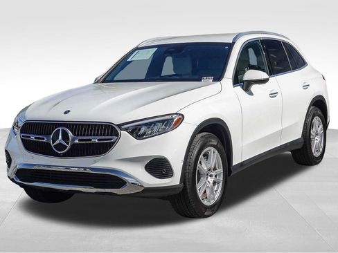 Certified 2025 Mercedes-Benz GLC 300 4MATIC image 3