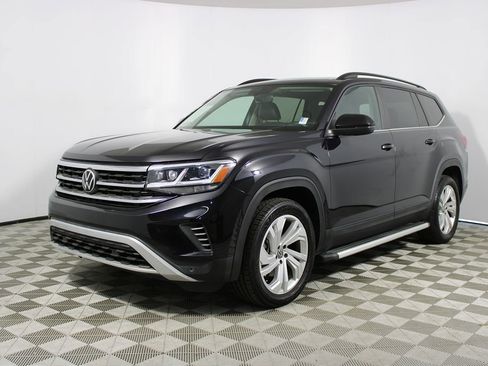 Used 2023 Volkswagen Atlas SE w/ Panoramic Sunroof Package image 3