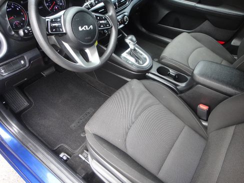 Used 2022 Kia Forte LXS image 7