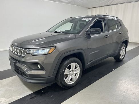 Used 2022 Jeep Compass Latitude w/ Convenience Group AWD/4WD image 5