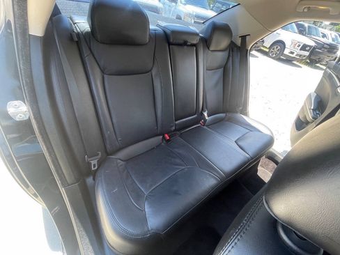 Used 2017 Chrysler 300 Limited RWD image 28