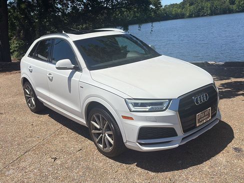 Used 2018 Audi Q3 2.0T Premium Plus w/ Premium Plus Package AWD/4WD image 2