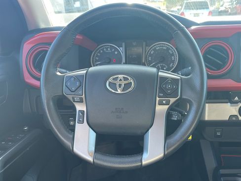 Used 2017 Toyota Tacoma SR5 RWD image 15