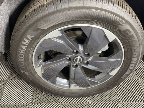 New 2025 Nissan Rogue SV image 31