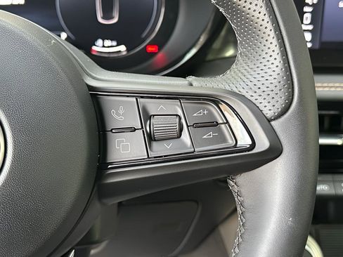 Used 2025 Alfa Romeo Tonale w/ Premium Package image 38