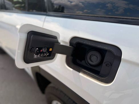 Used 2023 Jeep Grand Cherokee Laredo AWD/4WD image 14