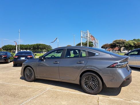 Used 2026 Nissan Sentra SV w/ SV Convenience Package FWD image 7