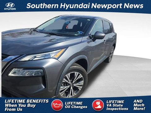 Used 2021 Nissan Rogue SV image 1