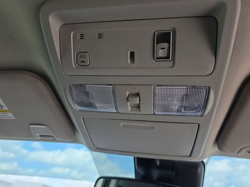 Used 2020 Nissan Titan SV w/ SV Convenience Package image 5