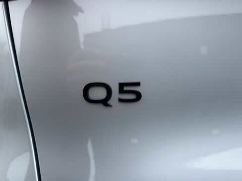 Used 2025 Audi Q5 Premium AWD/4WD image 8