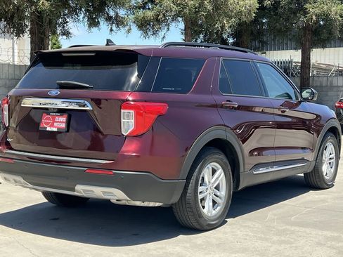 Used 2022 Ford Explorer XLT RWD image 3