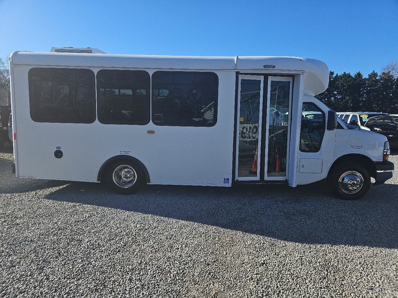 Used 2015 Chevrolet Express 4500 w/ Shuttle Bus Package RWD image 6