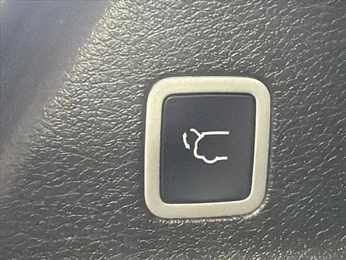 Used 2025 Chrysler Pacifica Select FWD image 18