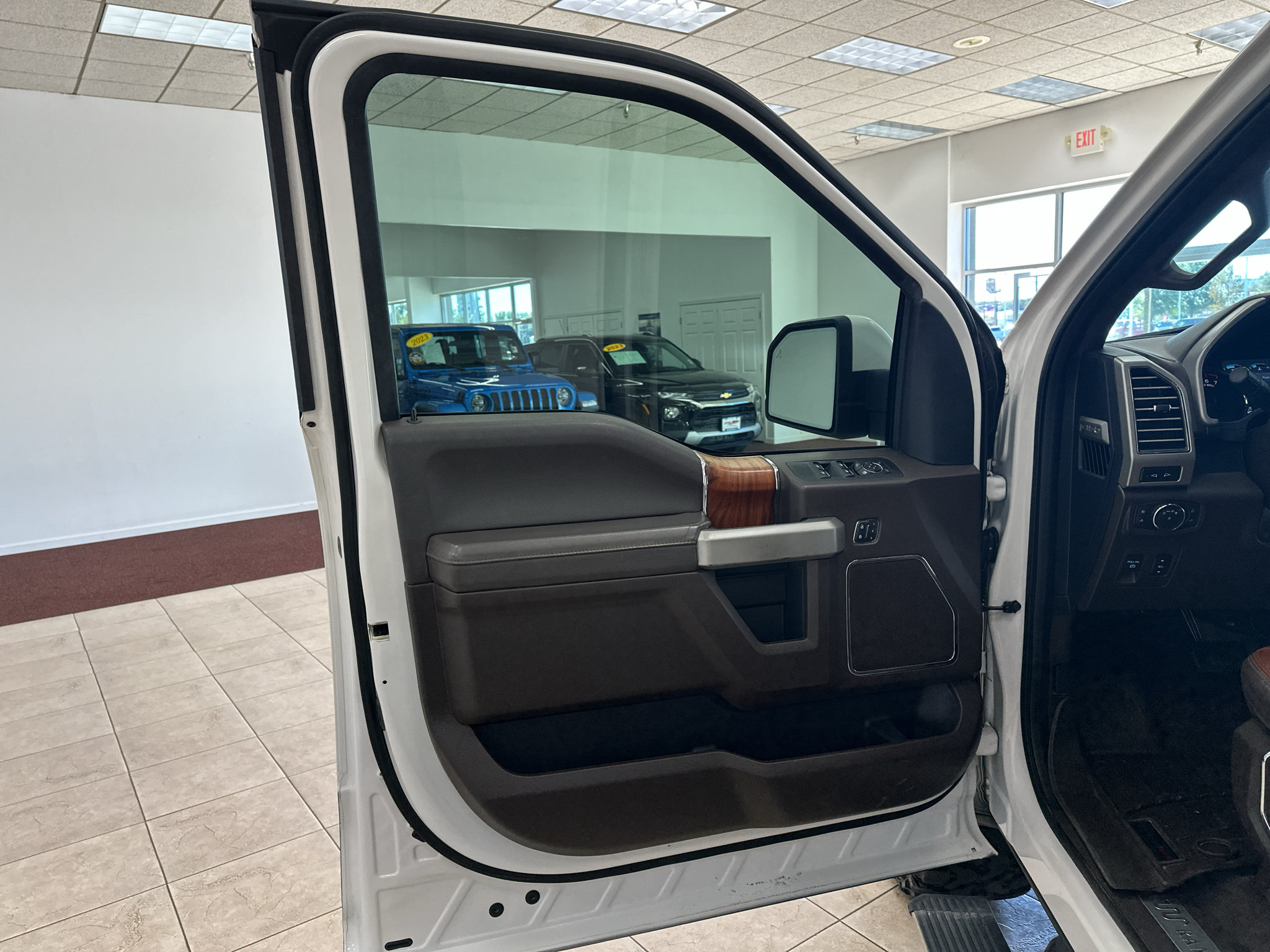 Used 2018 Ford F150 King Ranch w/ Equipment Group 601A Luxury AWD/4WD image 15