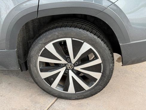 Used 2024 Volkswagen Taos SE image 10