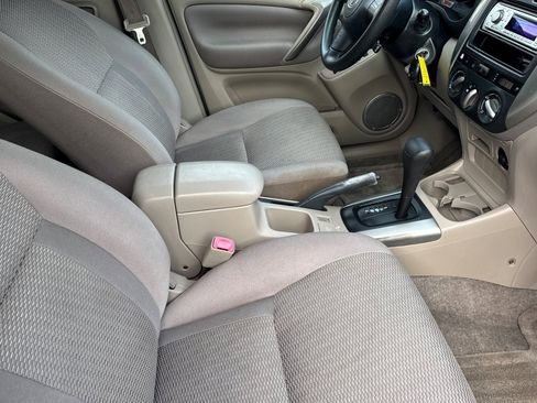 Used 2005 Toyota RAV4 Base image 17