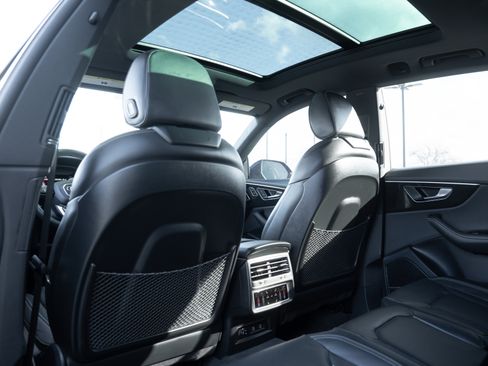 Certified 2025 Audi Q8 Prestige image 26