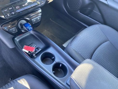 Used 2018 Toyota Prius Four image 38