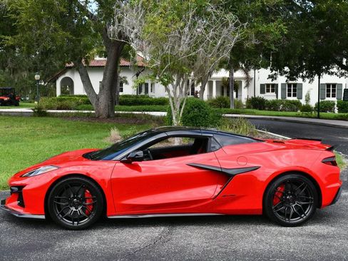 Used 2023 Chevrolet Corvette Z06 w/ Stealth Interior Trim Package RWD image 34