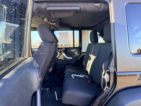 Used 2015 Jeep Wrangler Unlimited Rubicon w/ Connectivity Group image 8