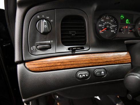 Used 2007 Ford Crown Victoria LX image 18