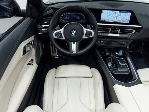 Used 2024 BMW Z4 M40i w/ Premium Package image 3