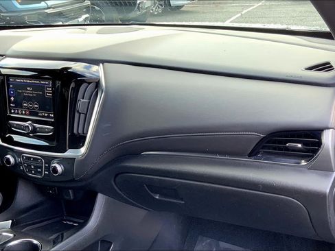 Used 2023 Chevrolet Traverse LT FWD image 17