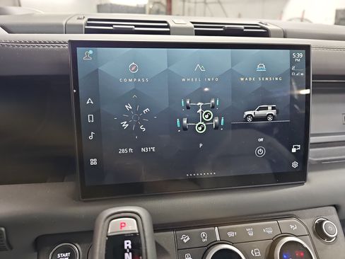 Used 2025 Land Rover Defender 90 X-Dynamic SE image 24